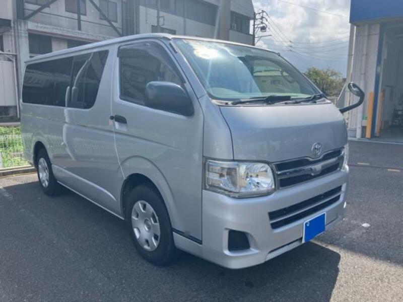 TOYOTA HIACE VAN
