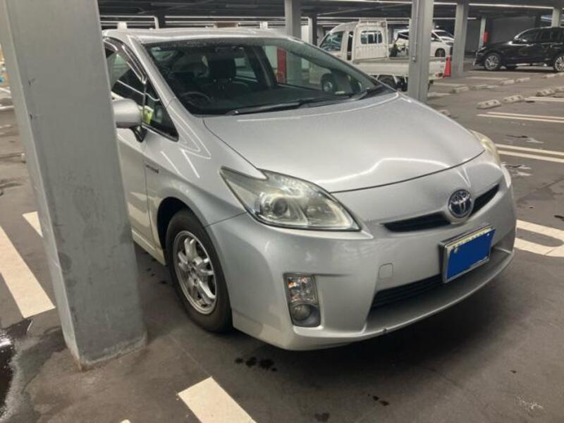 TOYOTA PRIUS