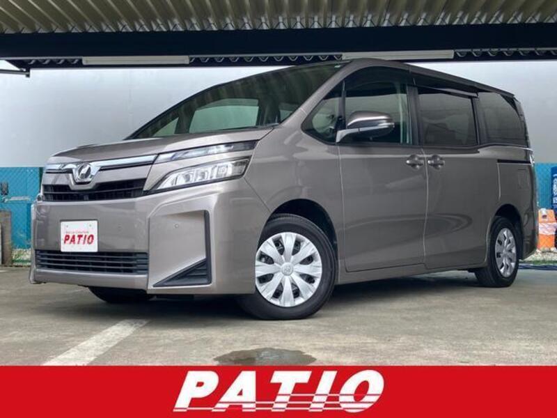 TOYOTA VOXY