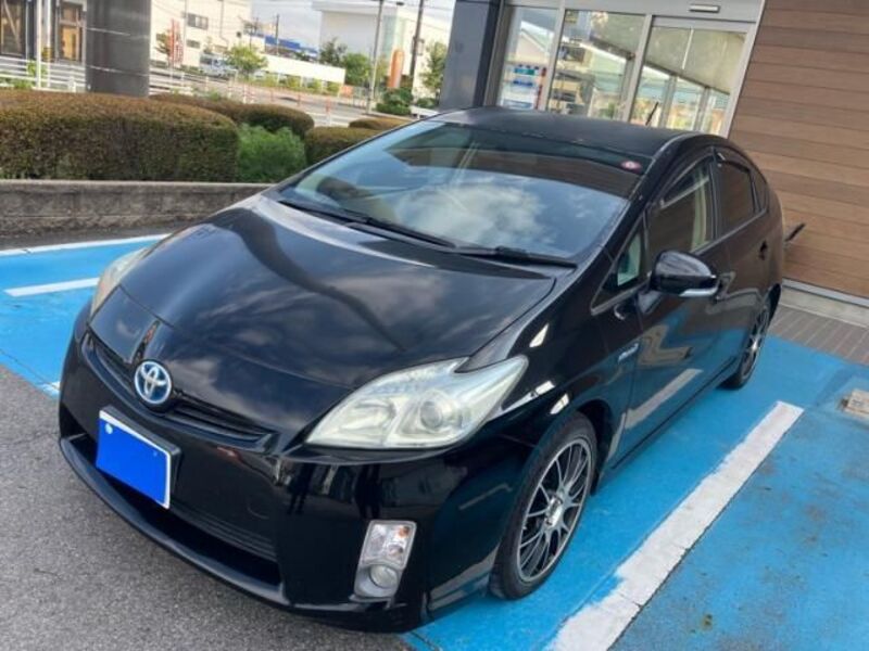 TOYOTA PRIUS