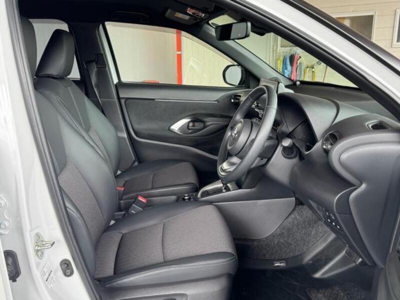 YARIS CROSS