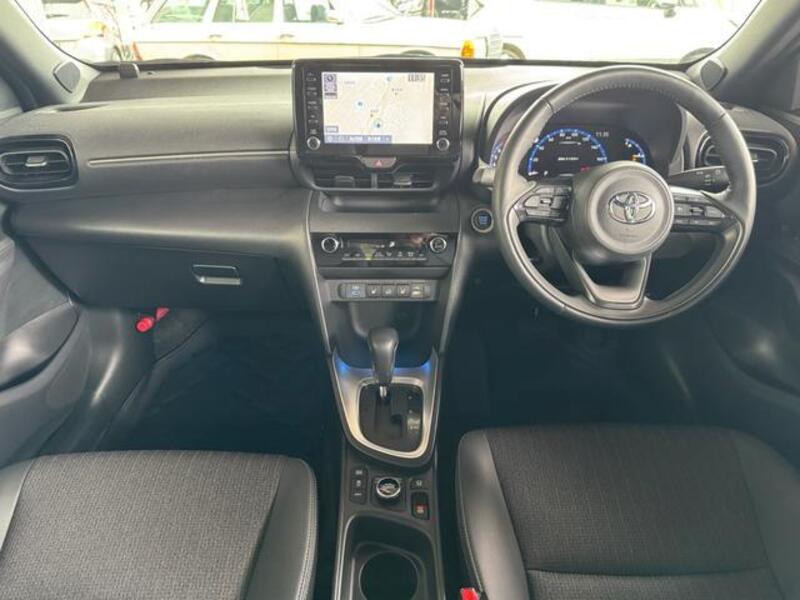 YARIS CROSS