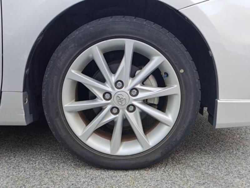 PRIUS ALPHA