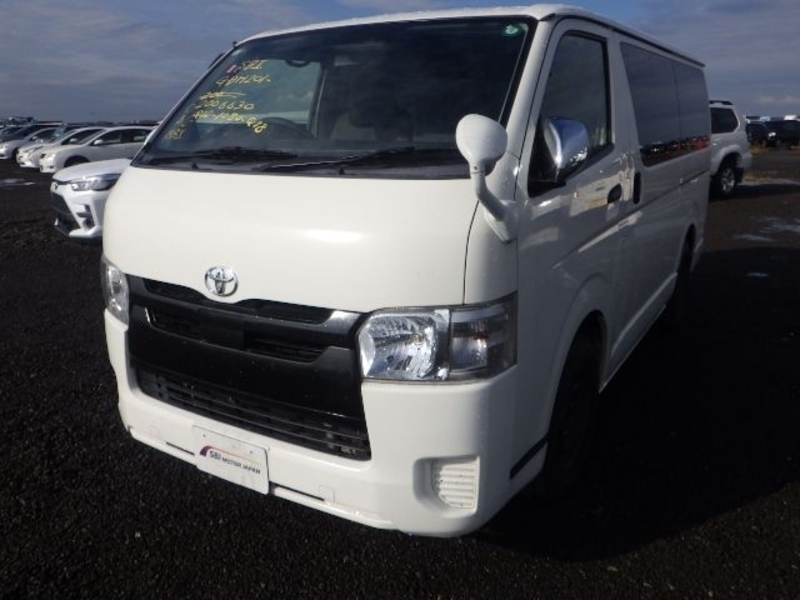 TOYOTA HIACE VAN