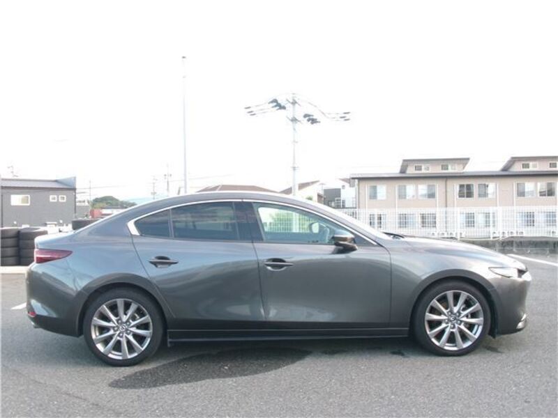 MAZDA3