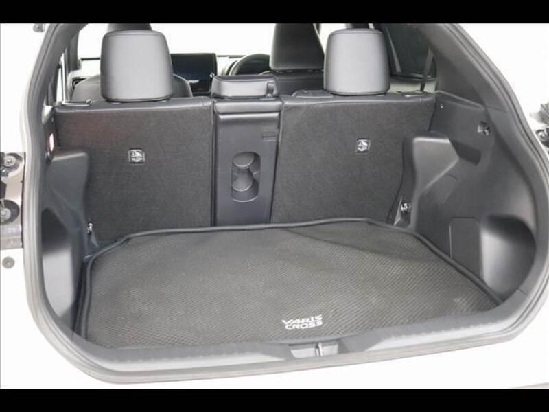 YARIS CROSS