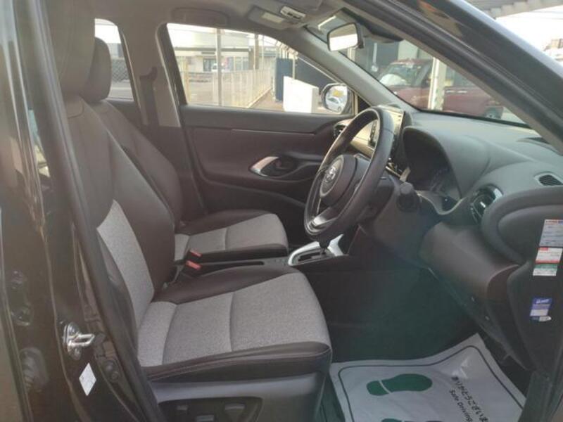 YARIS CROSS