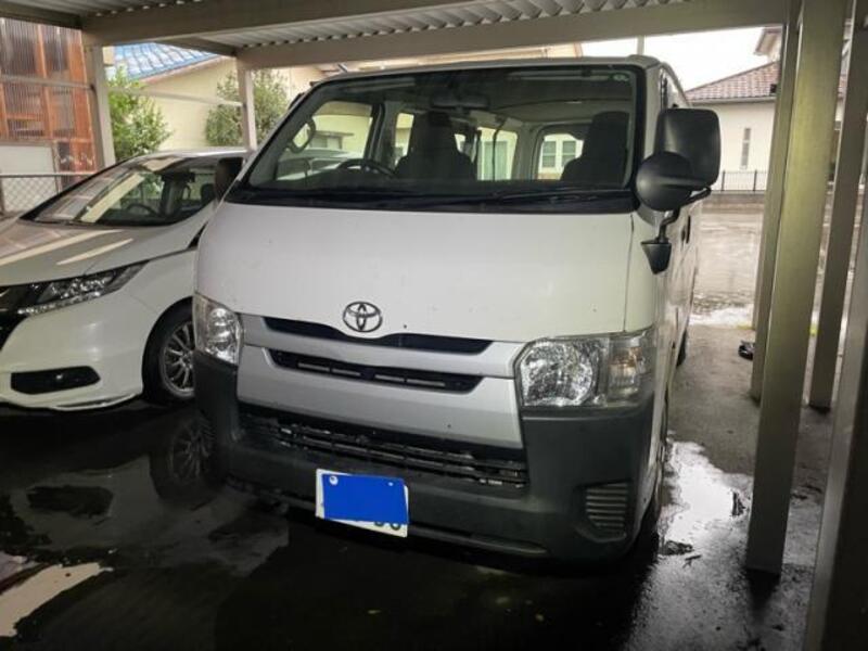 TOYOTA HIACE VAN