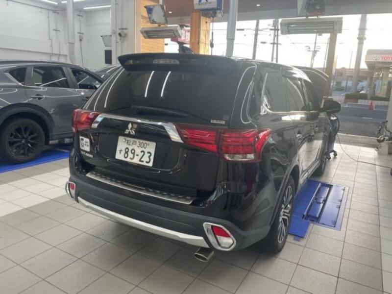 OUTLANDER
