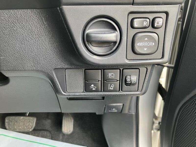 COROLLA AXIO