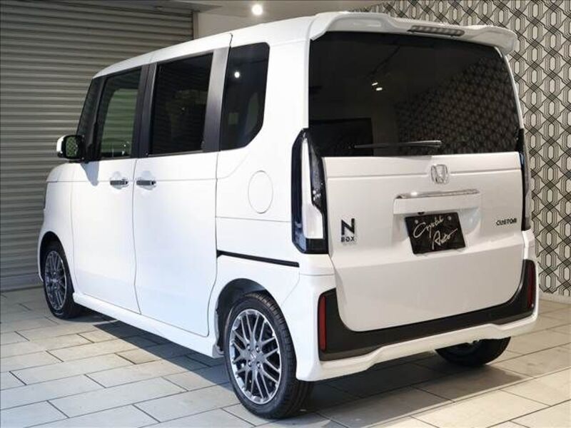 N BOX CUSTOM