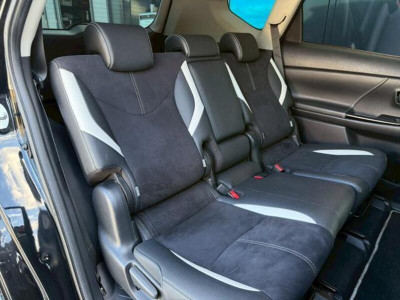 PRIUS ALPHA