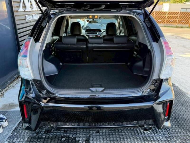 PRIUS ALPHA