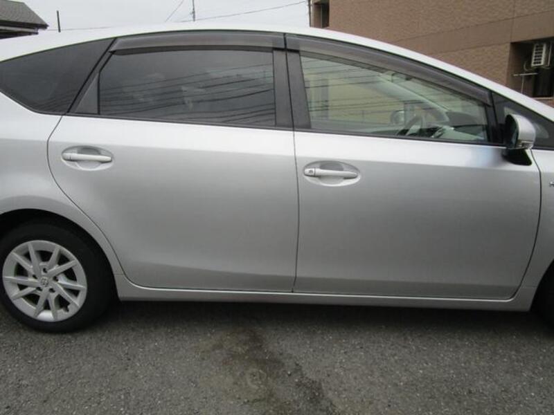 PRIUS ALPHA