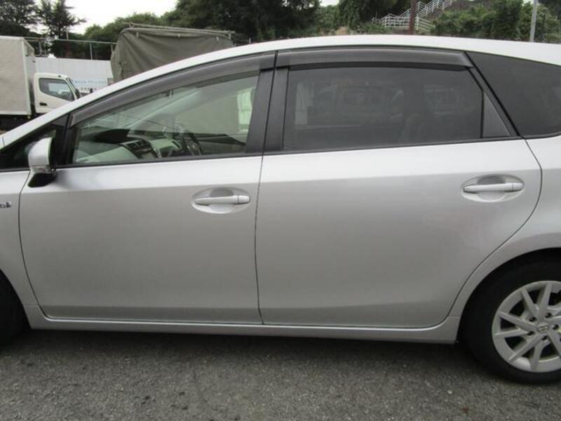 PRIUS ALPHA