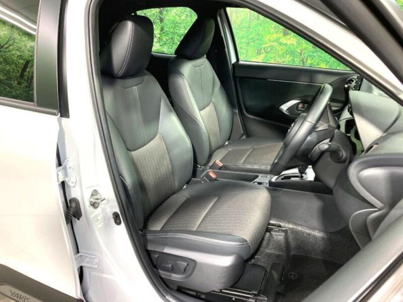 YARIS CROSS
