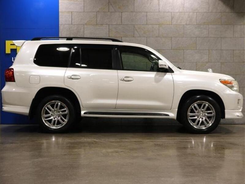 LAND CRUISER