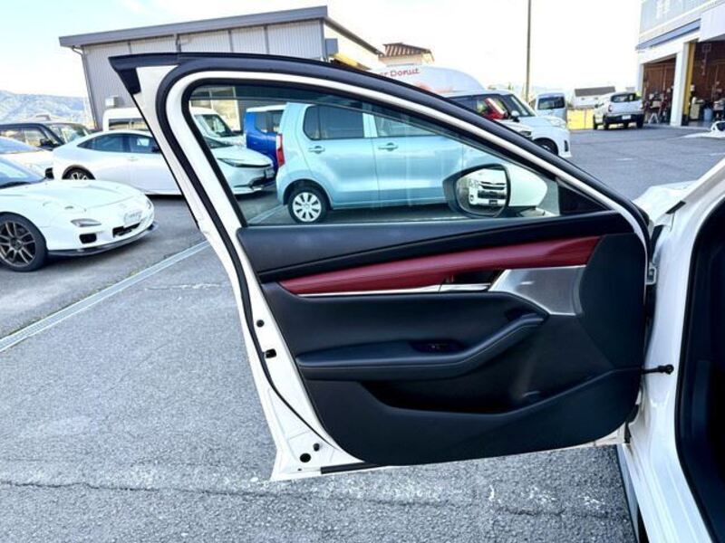 MAZDA3