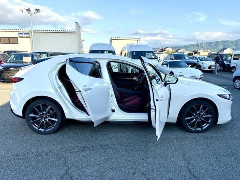MAZDA3