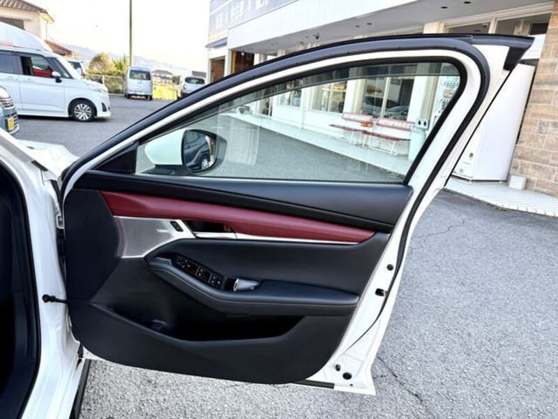 MAZDA3