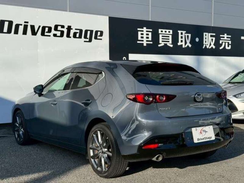 MAZDA3