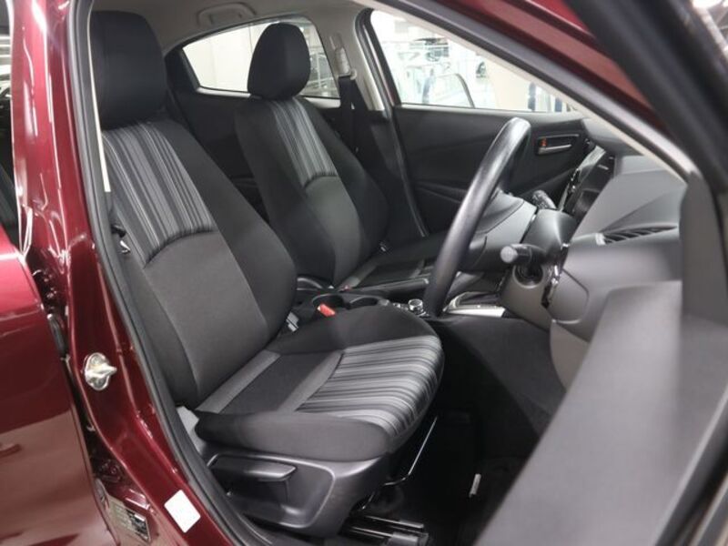 MAZDA2