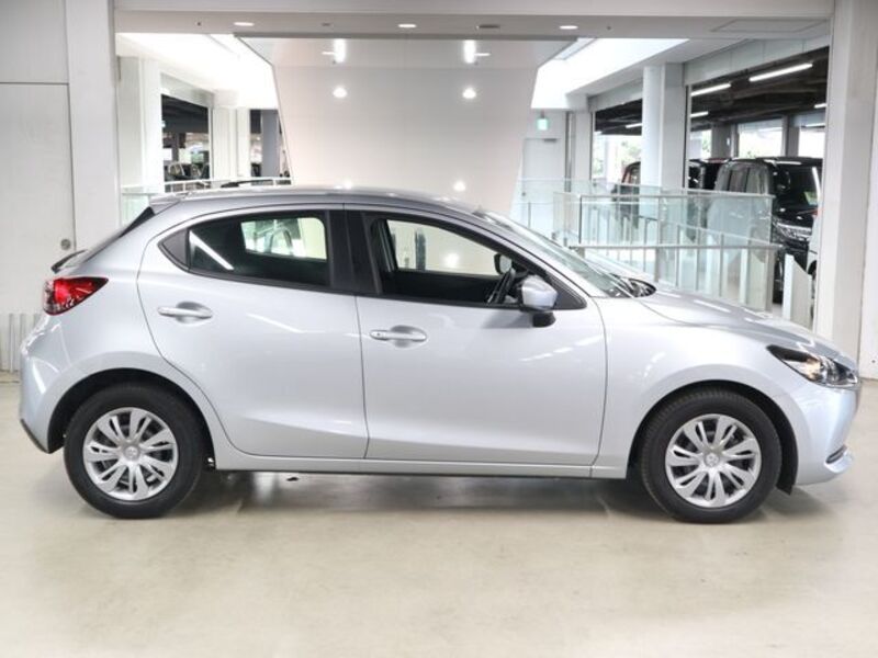 MAZDA2