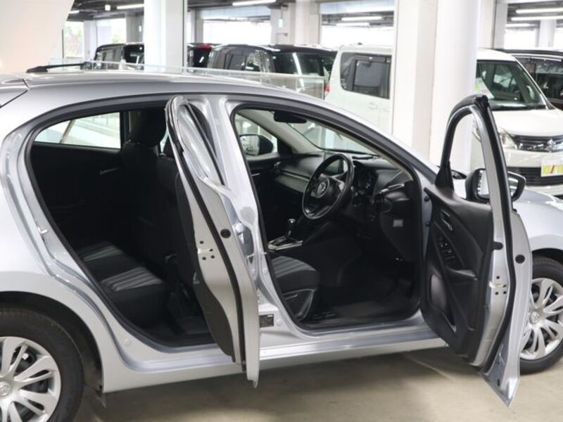 MAZDA2