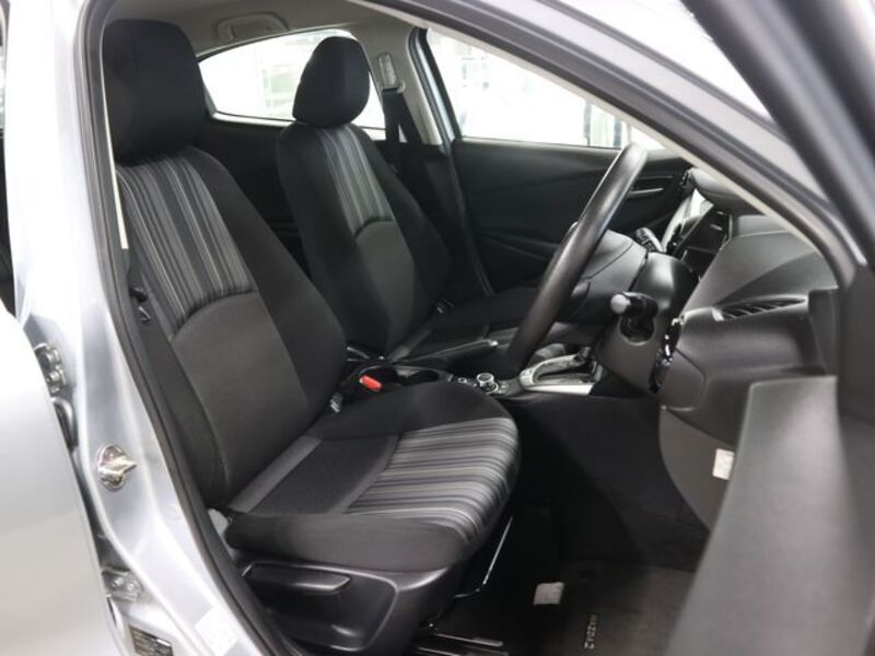 MAZDA2