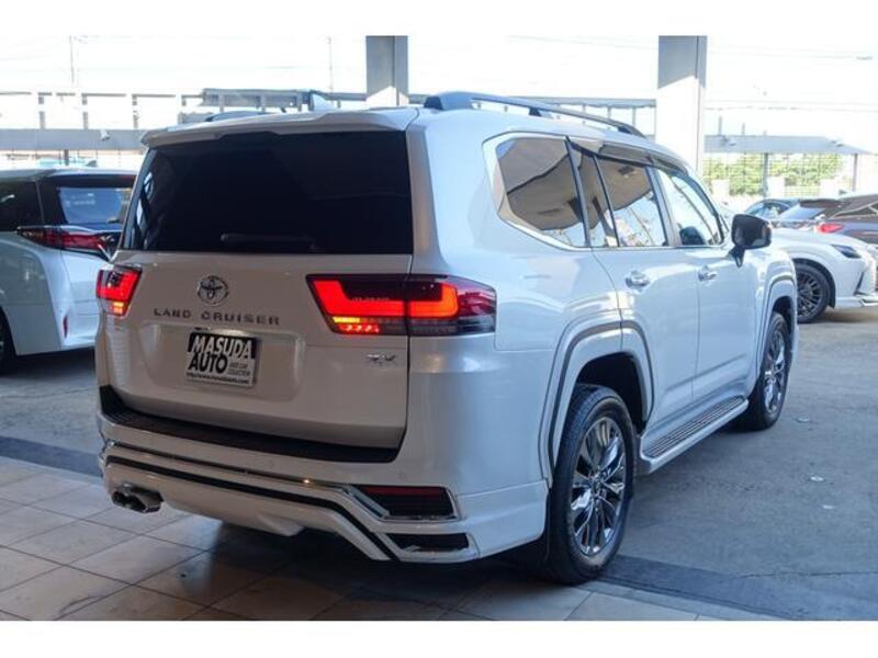 LAND CRUISER