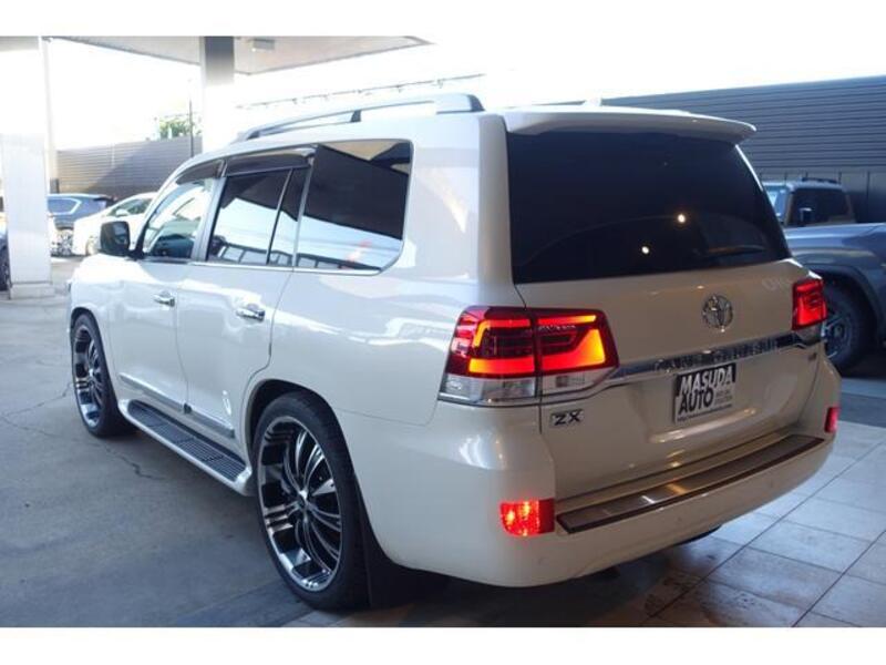 LAND CRUISER