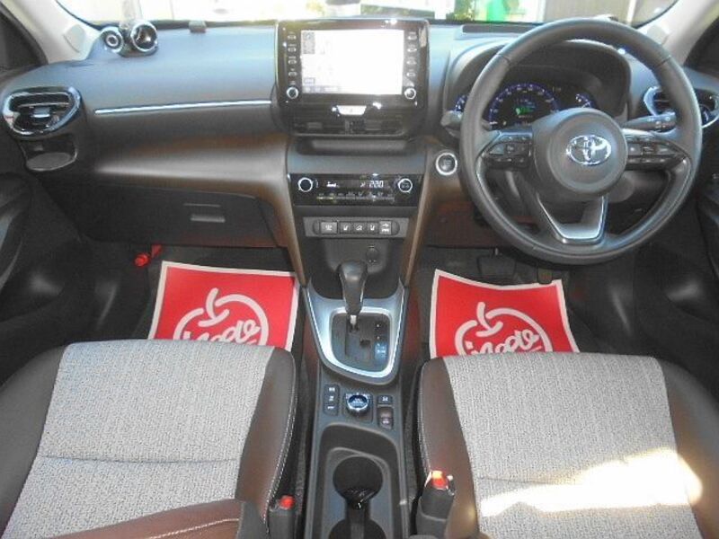 YARIS CROSS