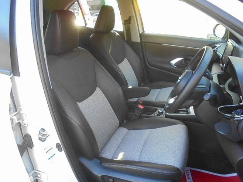 YARIS CROSS