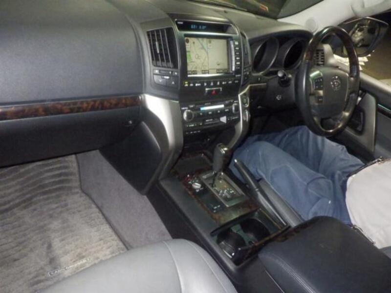 LAND CRUISER