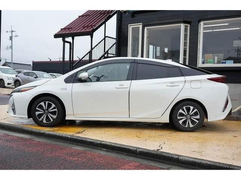 PRIUS PHV