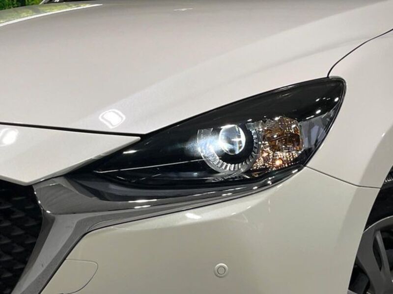 MAZDA2