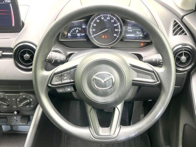 MAZDA2