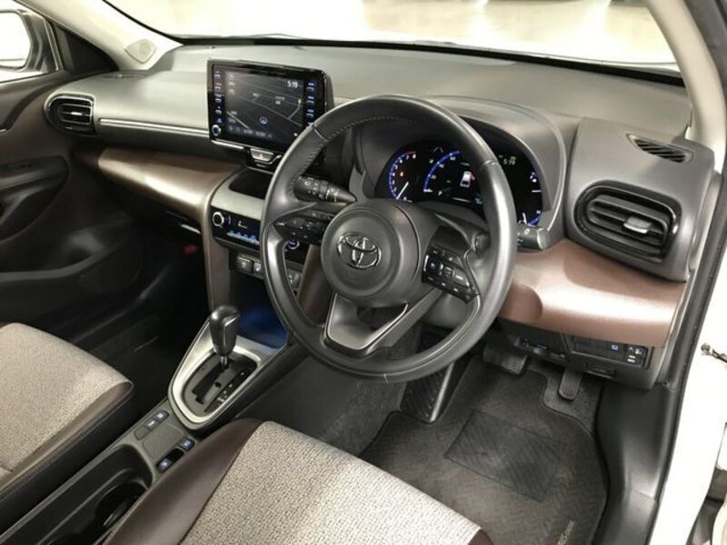 YARIS CROSS