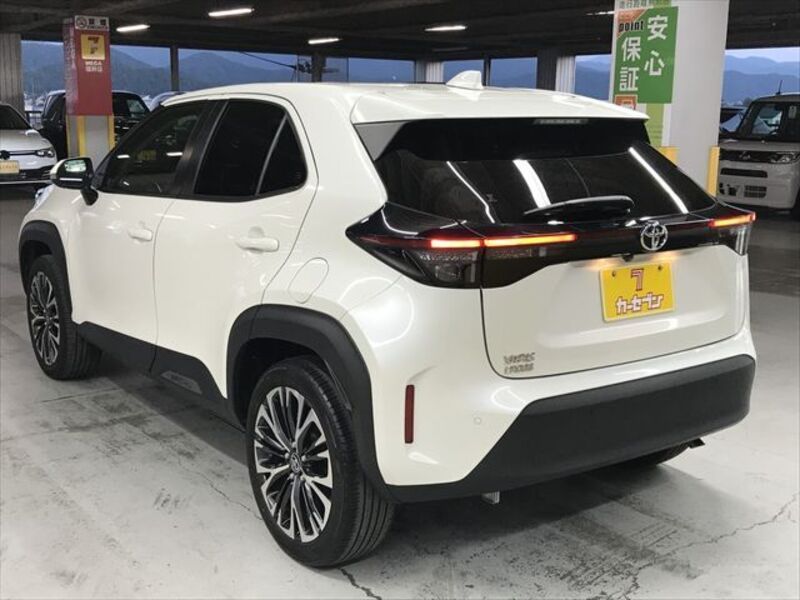 YARIS CROSS