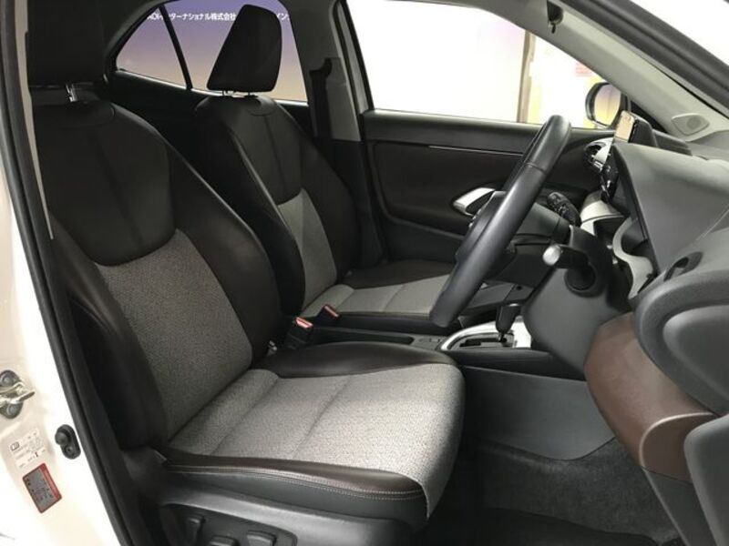 YARIS CROSS