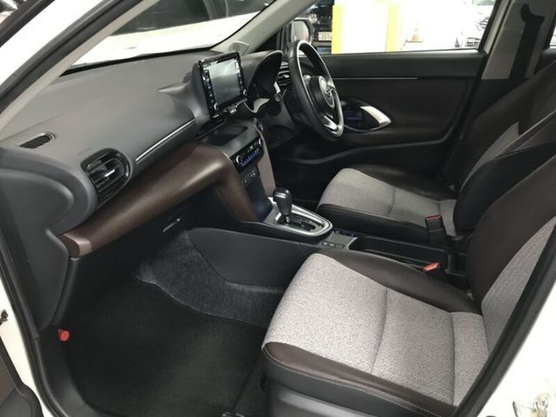 YARIS CROSS