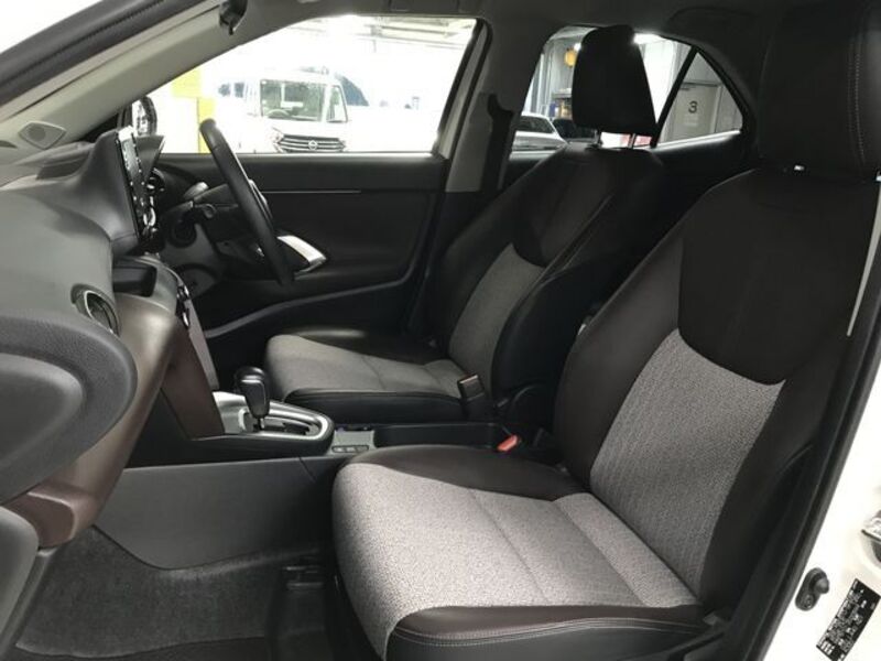 YARIS CROSS
