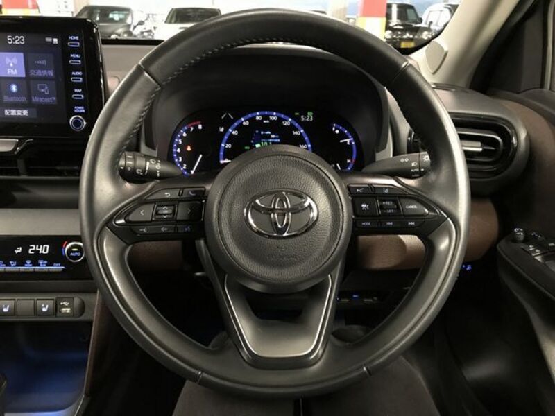 YARIS CROSS