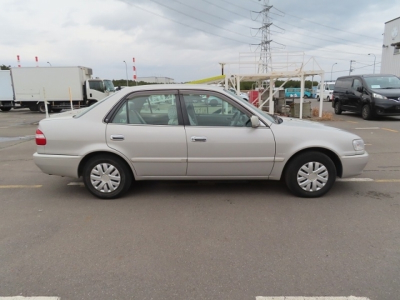 COROLLA SEDAN