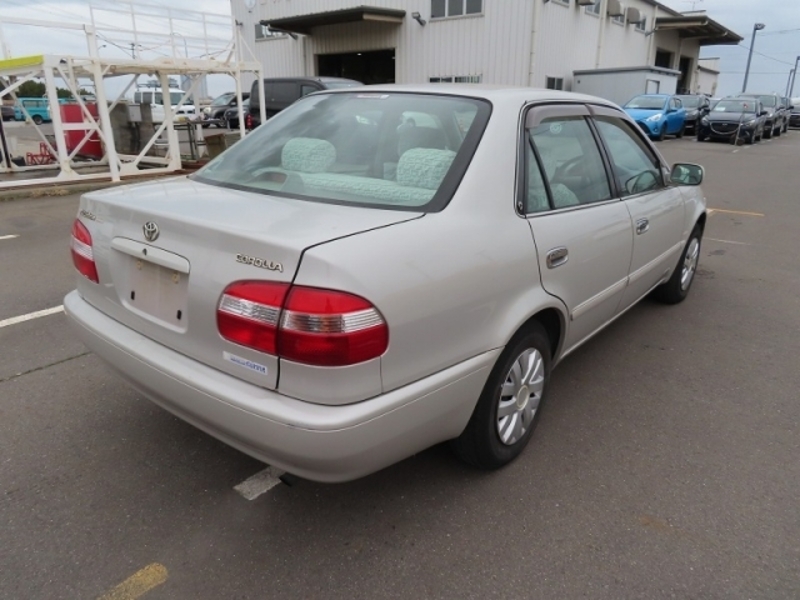 COROLLA SEDAN