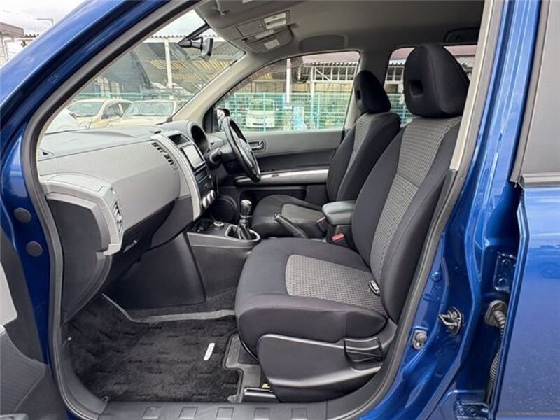 X-TRAIL