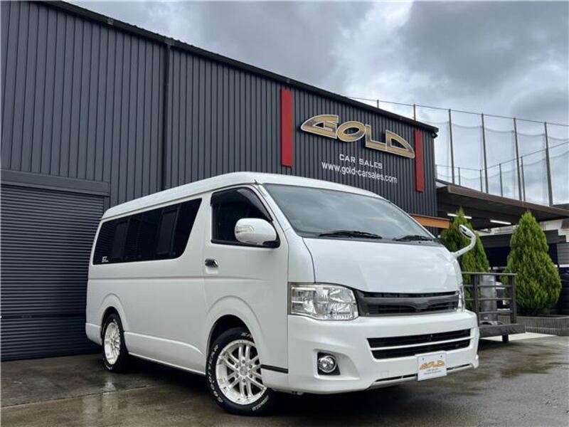 TOYOTA HIACE