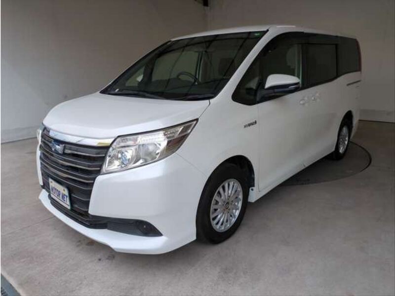 TOYOTA NOAH