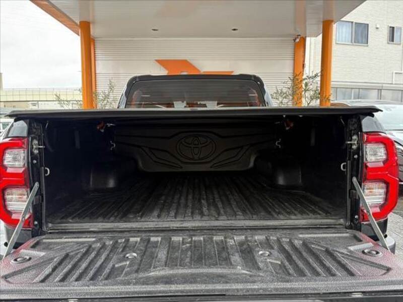 HILUX