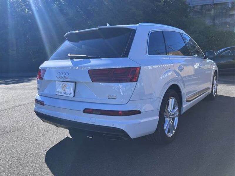 Q7